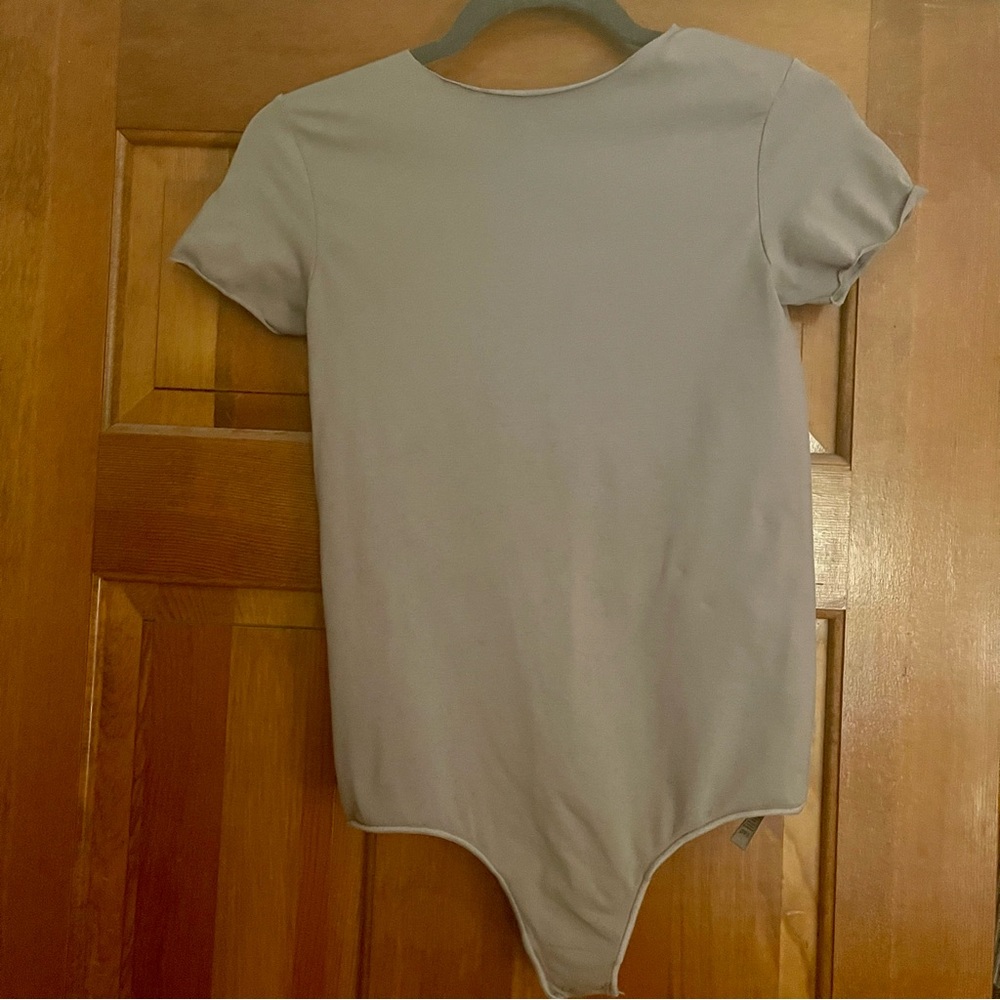 SKIMS ESSENTIAL T-SHIRT BODYSUIT | SMOKE  / L/XL